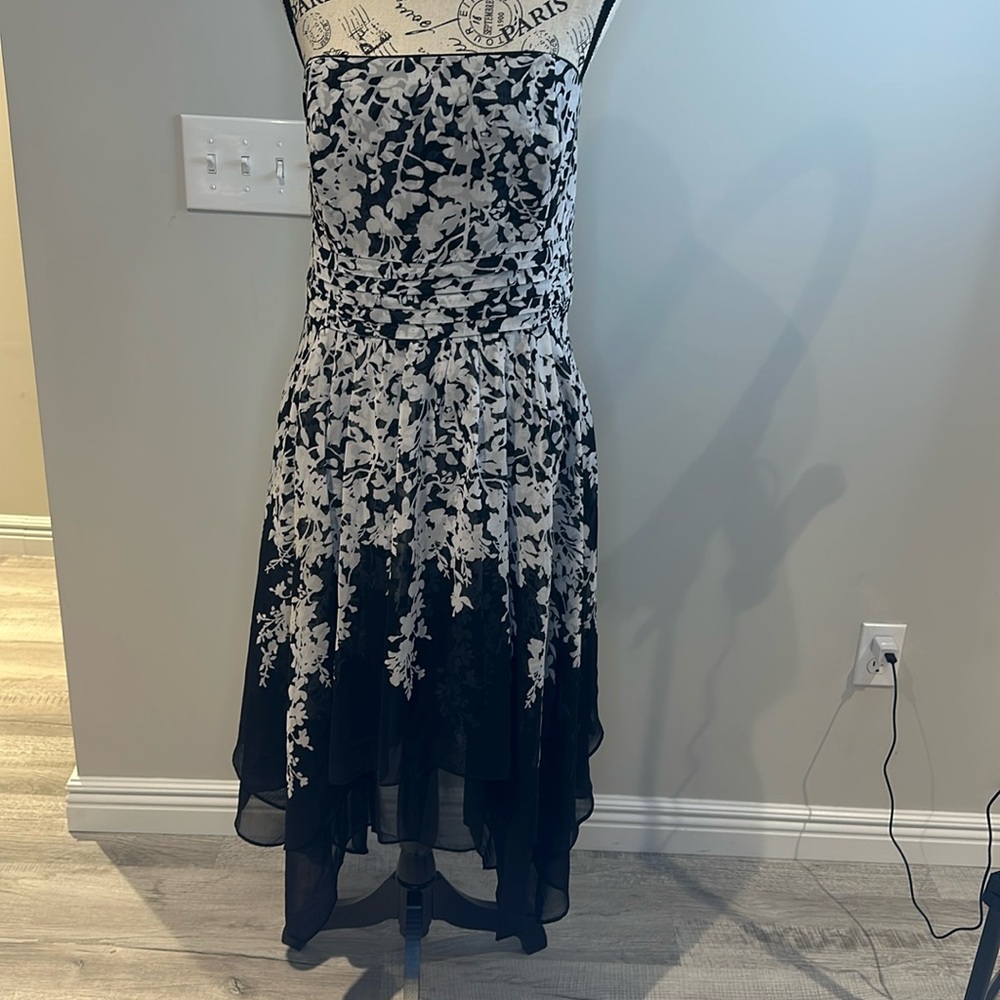 WHBM Chiffon Black and White Overlay Dress Size 14 P2P 19” Waist 17” length 39” - Picture 2 of 11